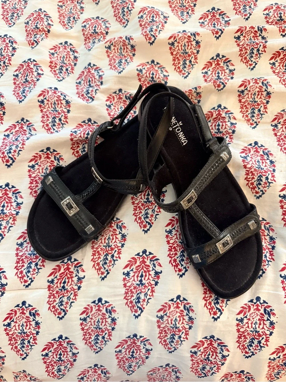 NWOT. Minnetonka Black T-Strap Comfort Sandals